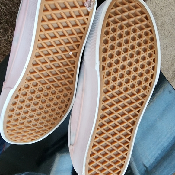 Sneakers - Picture 9 of 11